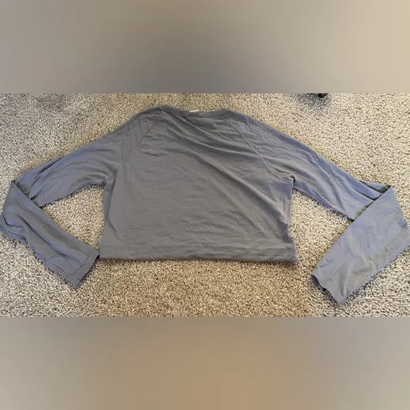 Gymshark Women’s Medium Long Sleeve Crop Top Gray Active Crop Top Athleisure - Picture 4 of 4